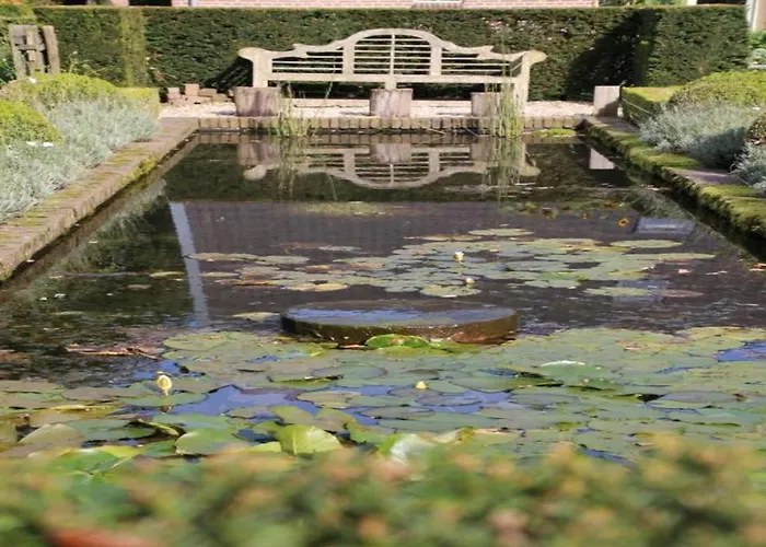 בית נופש In With Garden *