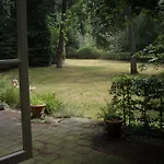 In With Garden Зелхем