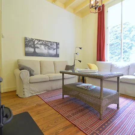 Vakantiehuis In With Garden