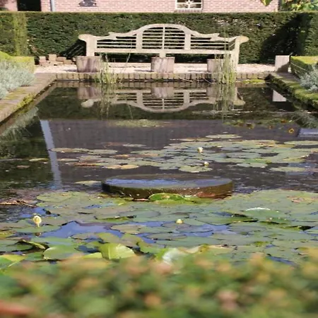 Vakantiehuis In With Garden *