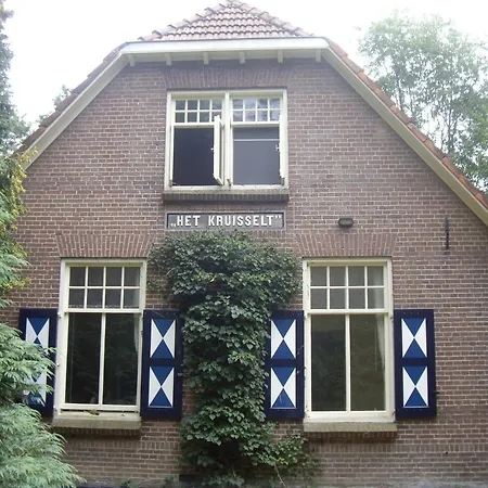 Vakantiehuis In With Garden