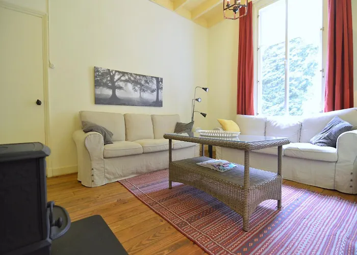 Vakantiehuis In With Garden