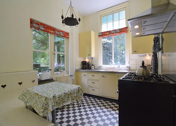 Vakantiehuis In With Garden *