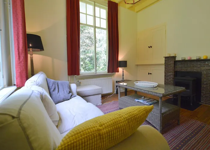 Vakantiehuis In With Garden *